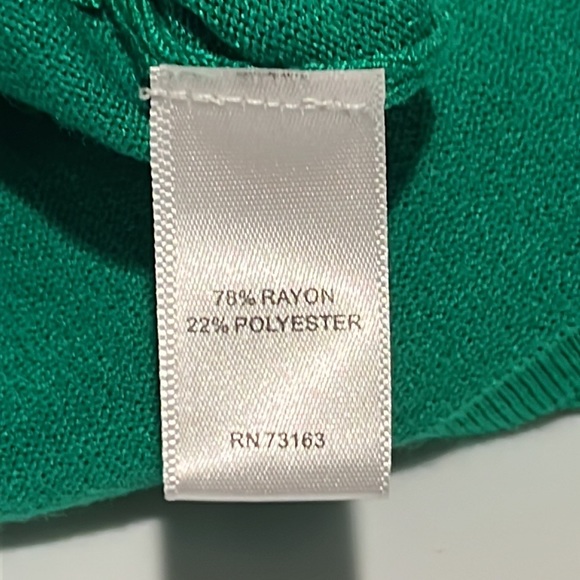 Cable & Gauge Kelly/Emerald Green Sweater with Quarter Zip Detail in Large - Picture 15 of 16